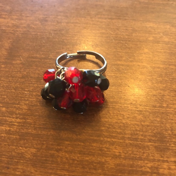 Red and Black Beaded Ring - Picture 4 of 5